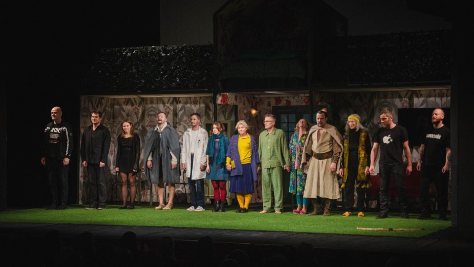 Světová premiéra hry Davida Drábka s názvem Brokolice na Marsu v Klicperově divadle v Hradci Králové