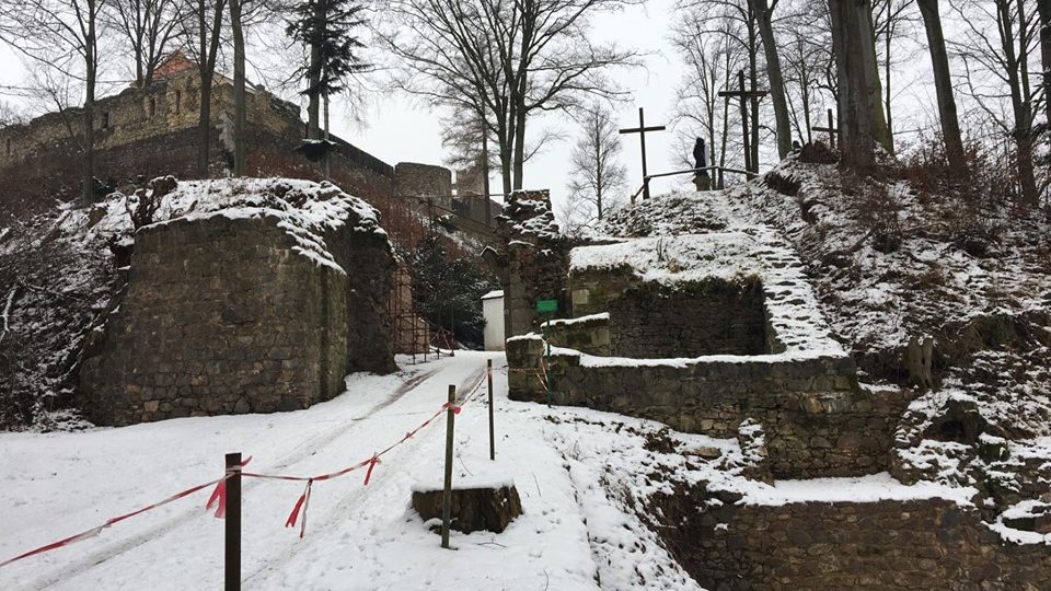 Hrad Potštejn možná v minulosti vypadal jinak, než jak se doposud uvádělo