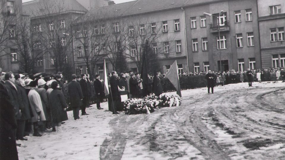 Autentická fotografie z pochodu za Jana Palacha 25. ledna 1969 v Hradci Králové