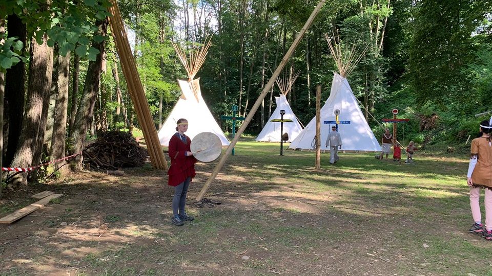 Letní tábor ve Vlčkovicích v Podkrkonoší s letošní indiánskou tématikou