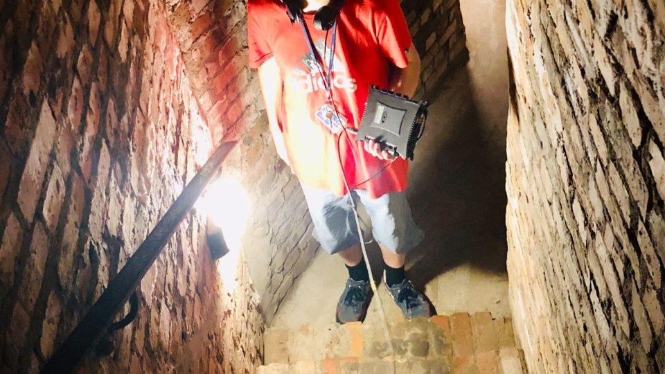Jaroslav Pokorný nahrává kdekoli - i v katakombách v Kladsku