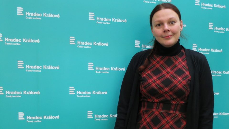 Klára Rybenská ve studiu Českého rozhlasu Hradec Králové
