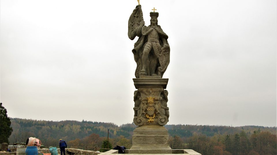 Renovace se dočkala i socha sv. Václava nad opěrnou zdí nejvyšší terasy