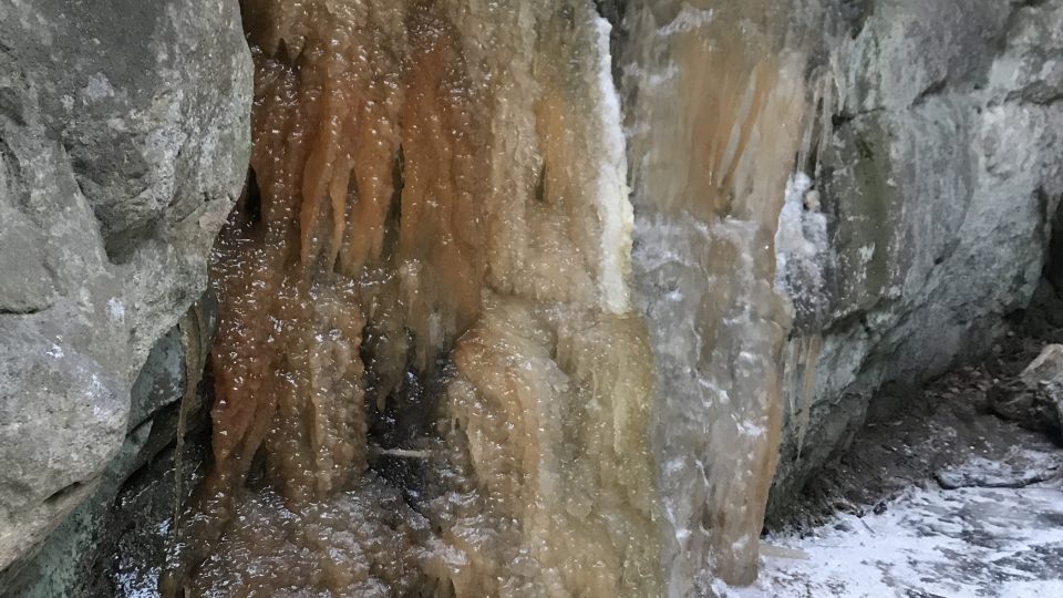 Ledopády se tvoří v závislosti na počasí a svého vrcholu dosahují obvykle v únoru či na počátku března