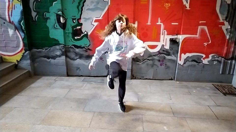 Tanečnice T-BASS Sára Betlachová uspěla na historicky prvním tanečním online mistrovství České republiky v hip hopu