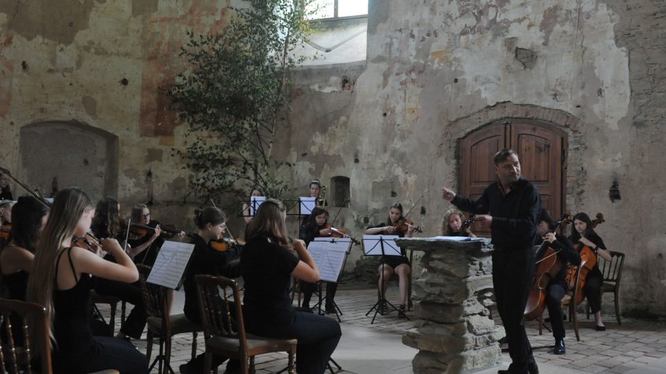 Smiling String Orchestra při ZUŠ Střezina v Hradci Králové