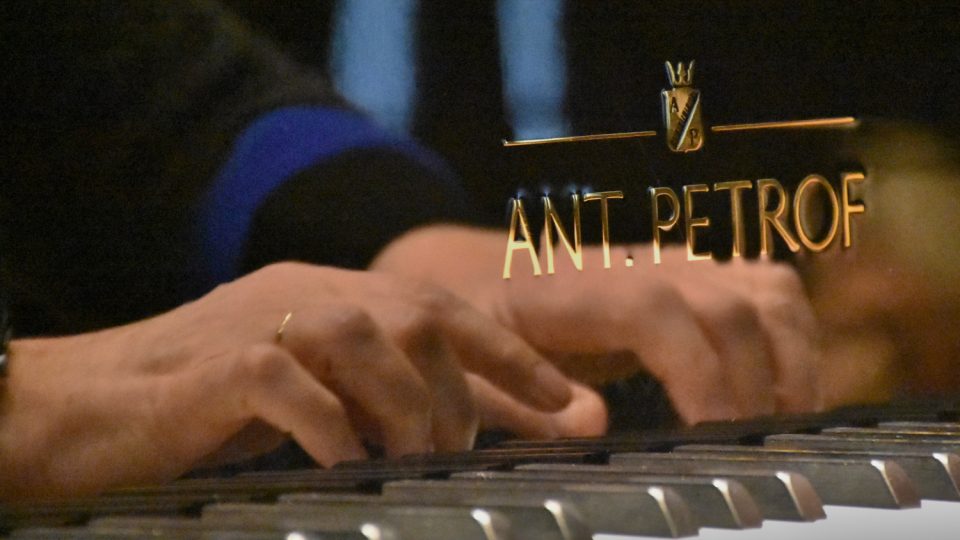 Hradecká filharmonie dostane nový klavír za 3,8 milionu
