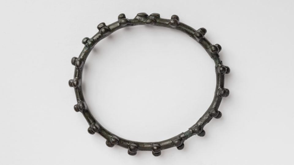 Náramek s nálitky | foto: M. Beneš, MVČ HK Náramek s nálitky