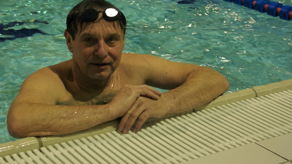 Začátek svého všedního pracovního dne si Václav Fejfar bez  ranního kondičního plavání v jičínském aquacentru už neumí představit