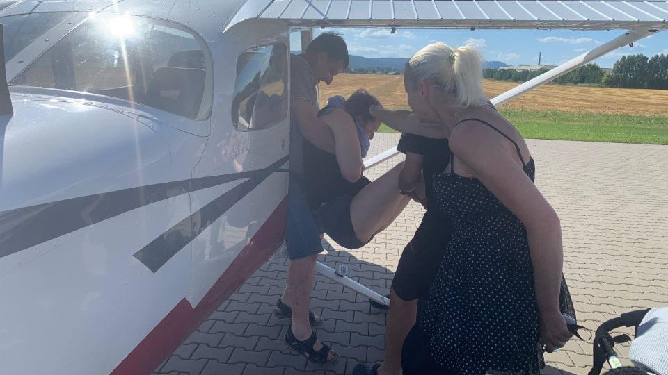 Klienti Domova sv. Josefa v Žirči dostali šanci se proletět letadlem