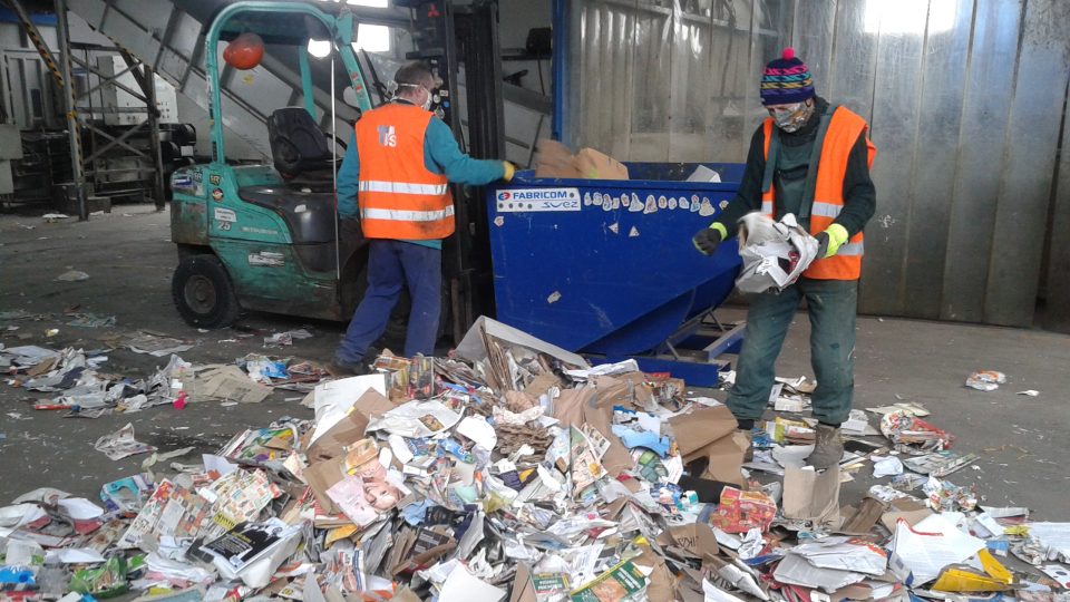 Třídění odpadu v jičínském sběrném dvoře pokračuje i v nouzovém stavu