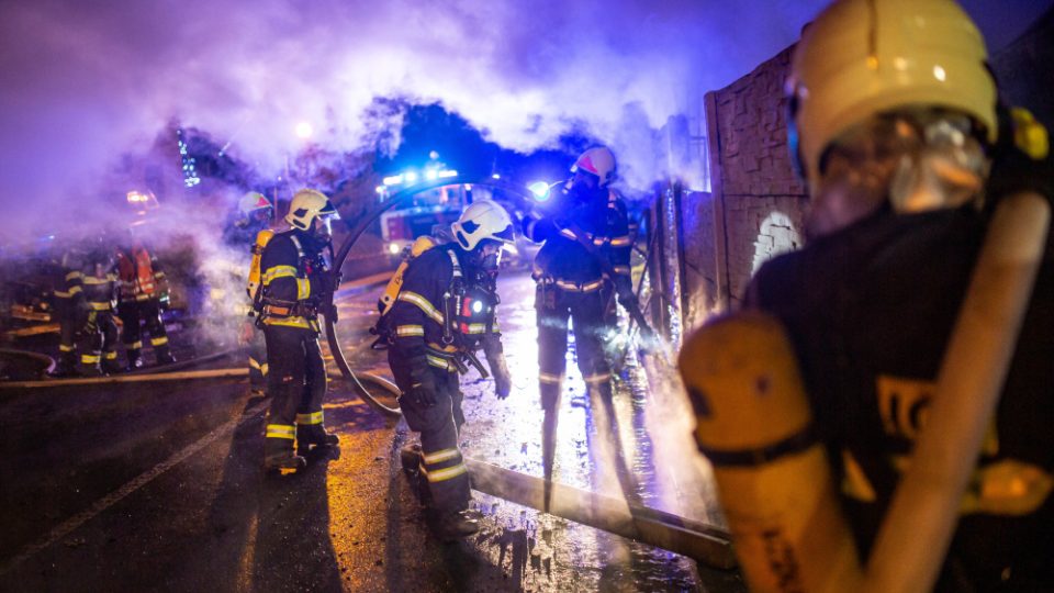 Požár poničil dílnu ve Velké Jesenici na Náchodsku