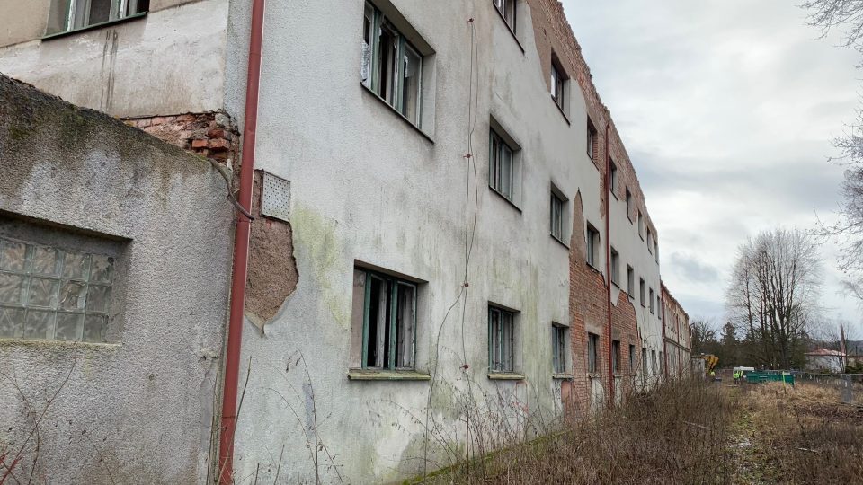 V Náchodě začíná demolice zchátralých Běloveských lázní