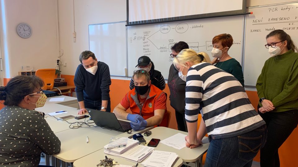 Další mobilní tým na antigenní testování ze střední zdravotnické školy v Trutnově