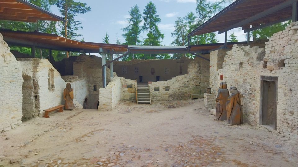Středověký hrad Vízmburk se podařilo zachránit a doslova vykopat ze země