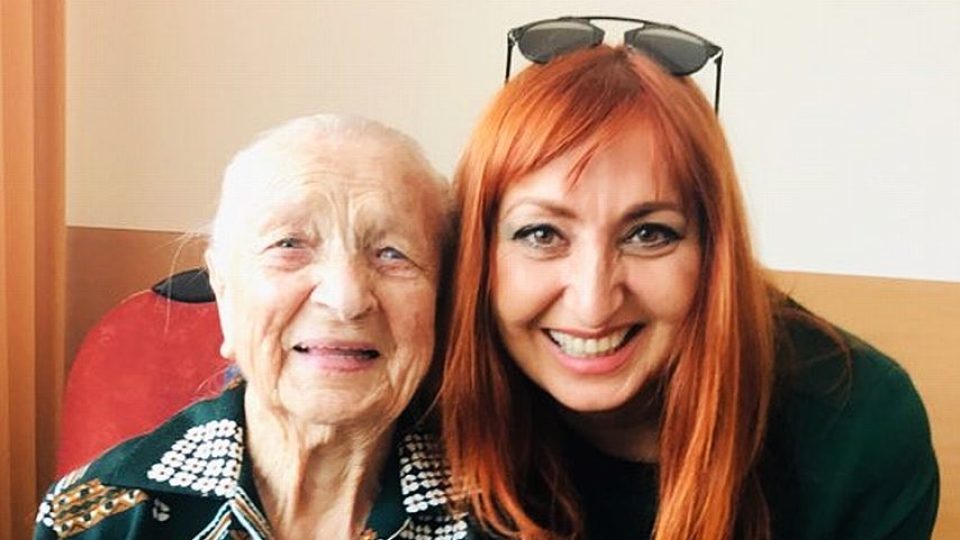 Hedvika Trutnovská, která se 11. února dožije 107 let, spolu s redaktorkou Blankou Malou