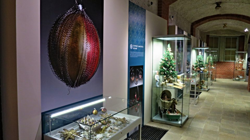 Vánoční variace. Historické a současné vánoční ozdoby v Muzeu východních Čech v Hradci Králové