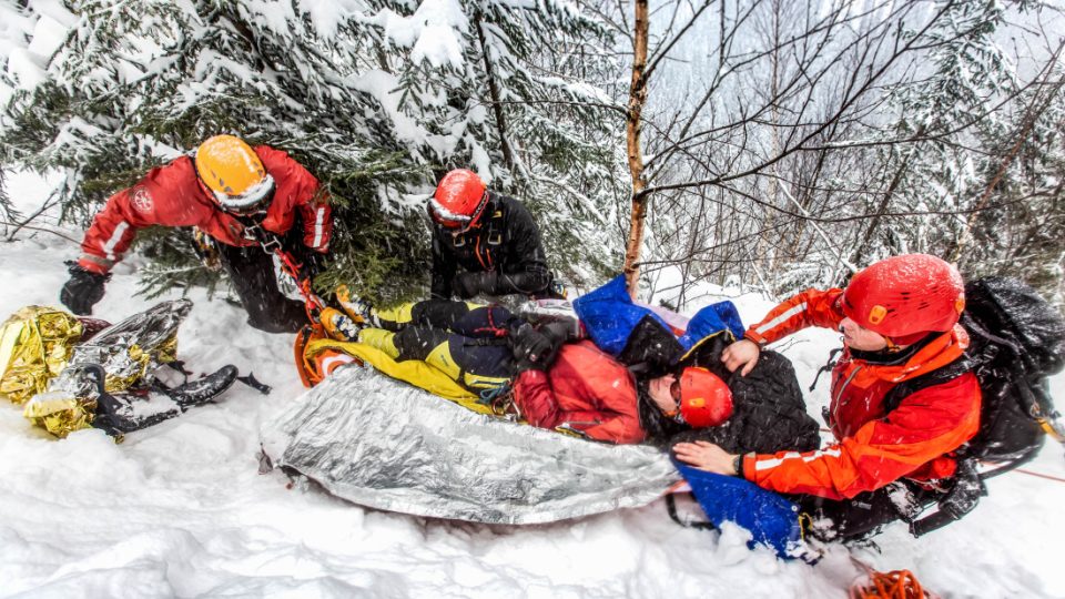 V Krkonoších prošli hasiči-lezci kurzem bezpečného pohybu a záchrany osob v nepřístupném terénu