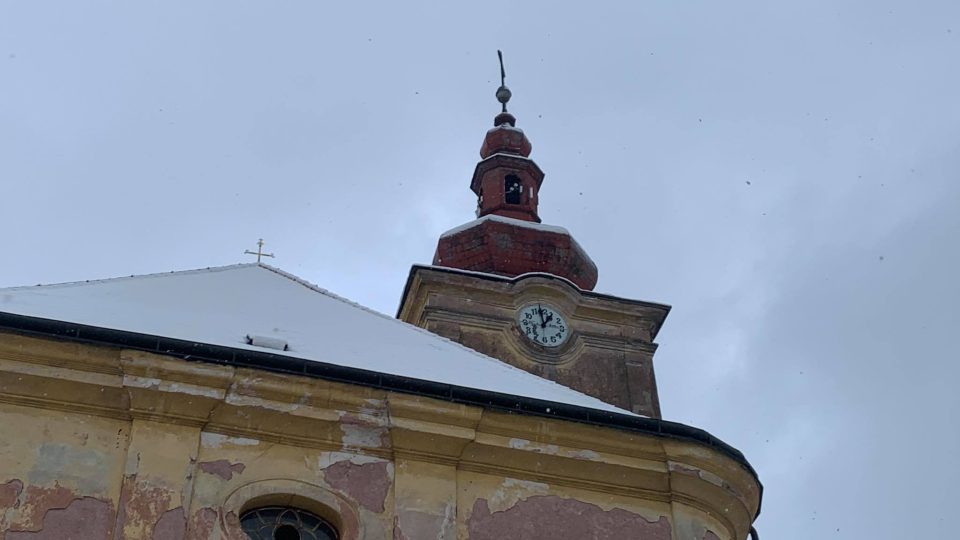 Pokračuje obnova barokního kostela v Pilníkově na Trutnovsku