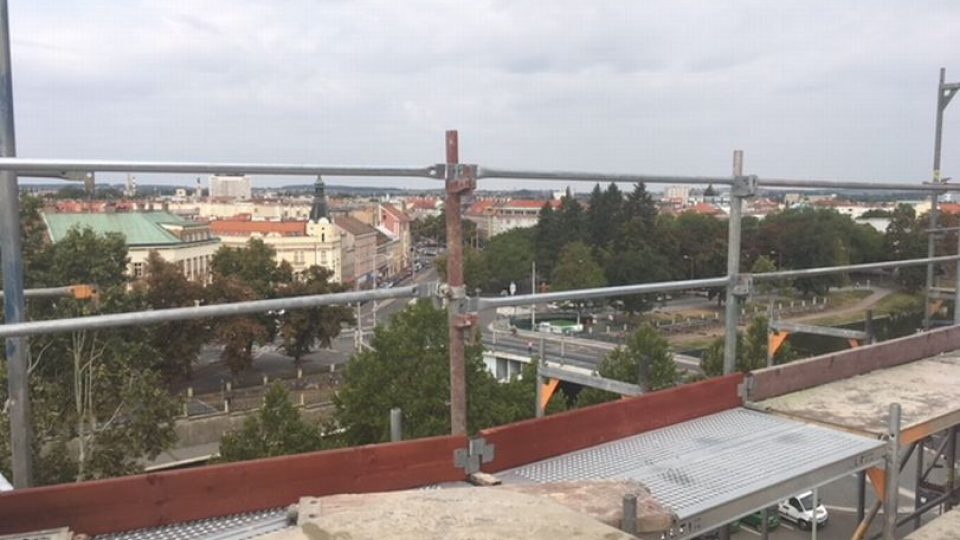 Práce na opravě budovy Muzea východních Čech pokračují
