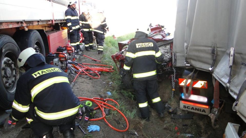 Hromadná nehoda uzavřela silnici z Hradce Králové na Chlumec nad Cidlinou
