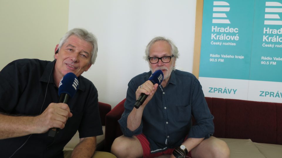 Petr Voldán a František Kinský v radioklubu Českého rozhlasu Hradec Králové