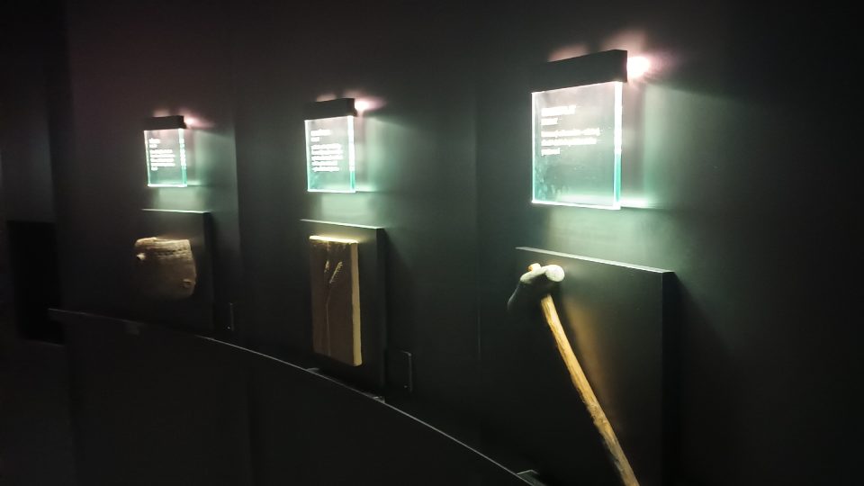 Na haptické stezce si exponáty můžete osahat