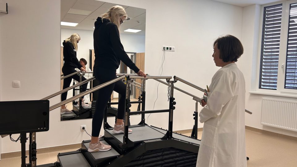 Speciální pohyblivé schody, jediné u nás, pomáhají pacientům rehabilitačního centra Lázní Bělohrad