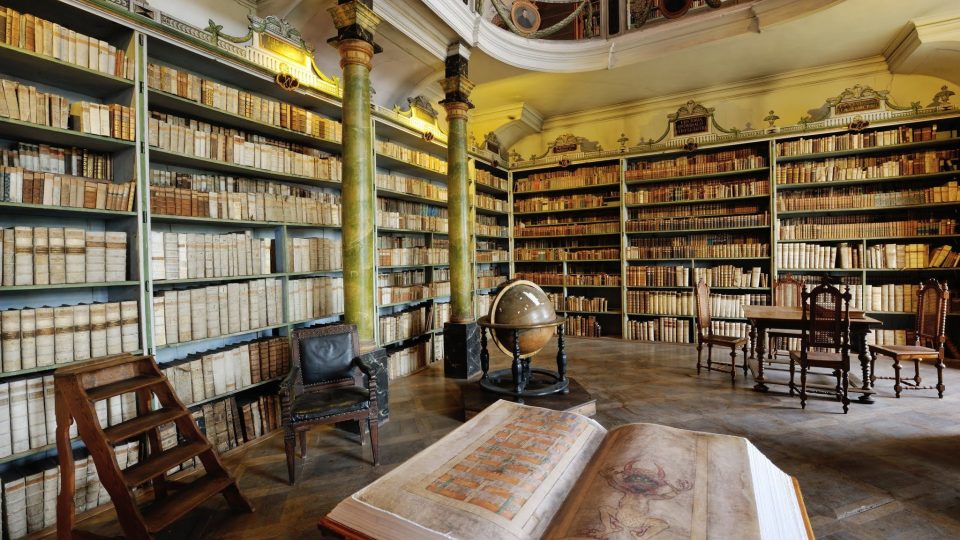Broumovská klášterní knihovna