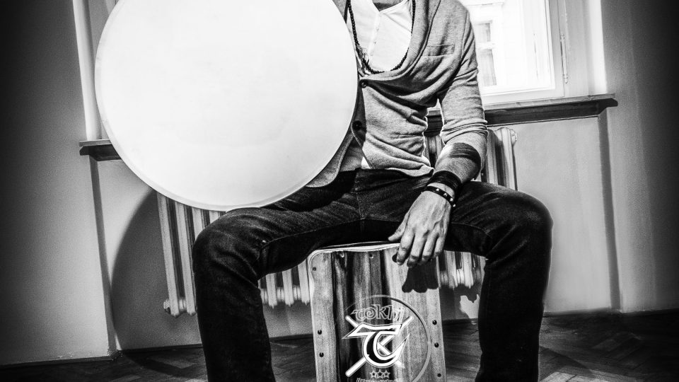 Tokhi, perkusista a hráč na bicí nástroje