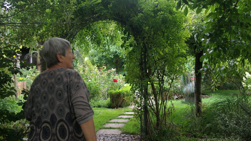 Sochařka, medailérka a zahradnice obklopená příběhem své zahrady