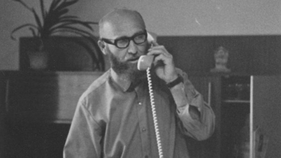 Josef Vágner telefonuje, cca 1967
