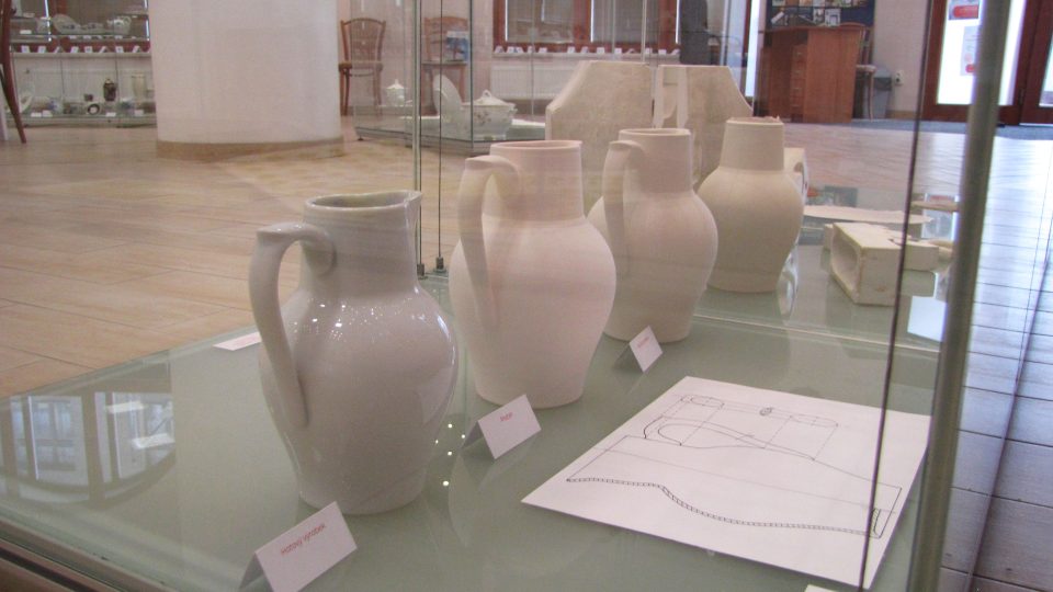 Ve výstavní síni Muzea Náchodska je k vidění krásná výstava věnovaná porcelánu