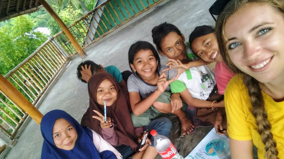 Terezie Kracíková učitelkou na Indonéském Lomboku