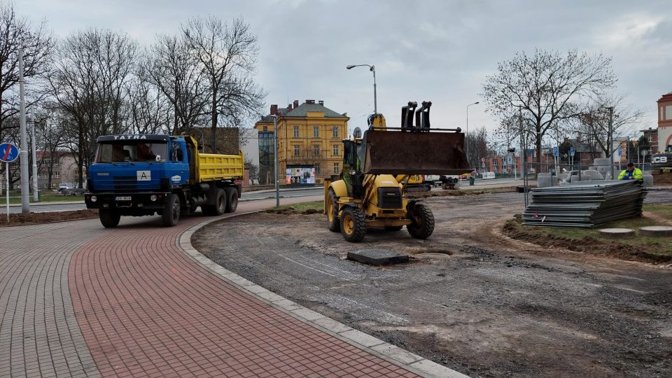 Oprava frekventované křižovatky Fortna u zimního stadionu v Hradci Králové