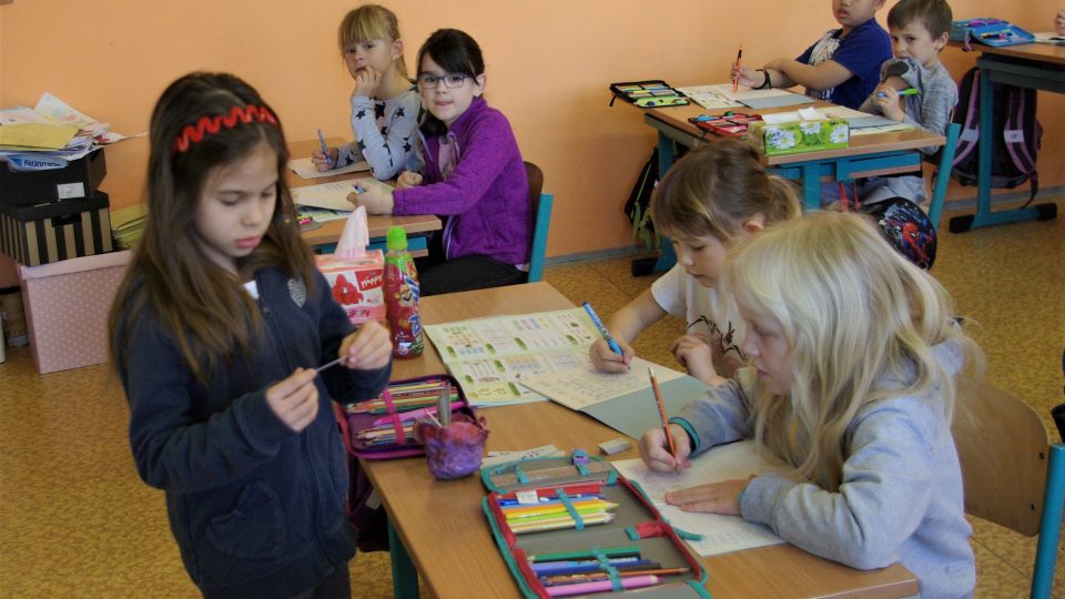 Prvňáci ze třídy Motýlků ZŠ v Kopidlně  ověřují nový vzdělávací systém AMOS
