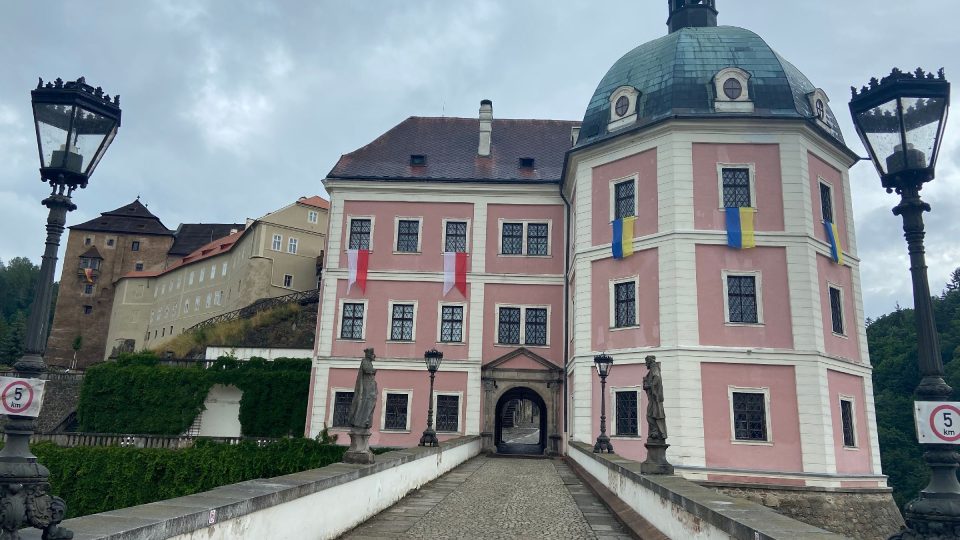 Státní hrad a zámek Bečov nad Teplou se nachází 23 kilometrů jižně od Karlových Varů | foto: Jana Strejčková, Český rozhlas Státní hrad a zámek Bečov nad Teplou se nachází 23 kilometrů jižně od Karlových Varů