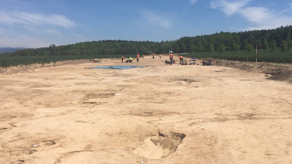 4 000 let staré pravěké osídlení našli archeologové u Domašína na Rychnovsku