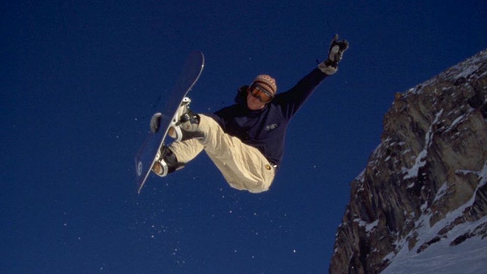 Snowboardista Martin Černík už zasvěcuje do tajů jízdy na prkně mladé