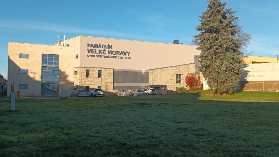 Památník Velké Moravy stojí ve Starém Městě na místě, kde byly objeveny základy nejstaršího známého velkomoravského kostela z 9. století