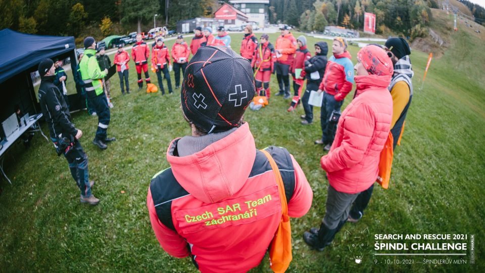 V okolí Špindlerova Mlýna se sešli psovodi - záchranáři z celé republiky na cvičení