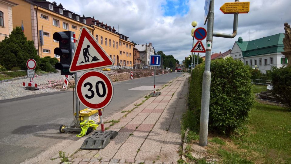 V Žacléři opravuji náměstí