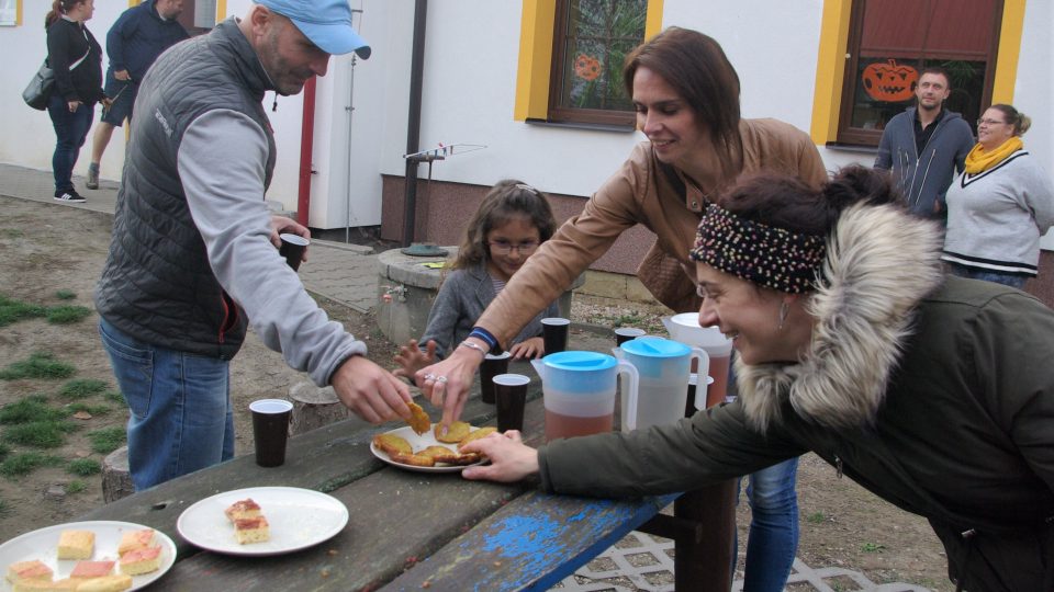 Návštěvníci si pochutnávali na bramborovém koláči i na bramboráčcích