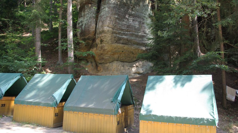 Krčkovický tábor chrání hradba pískovcových skal