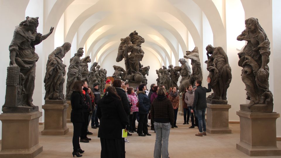 Barokní areál Kuks - originály soch ctností a neřestí v lapidáriu