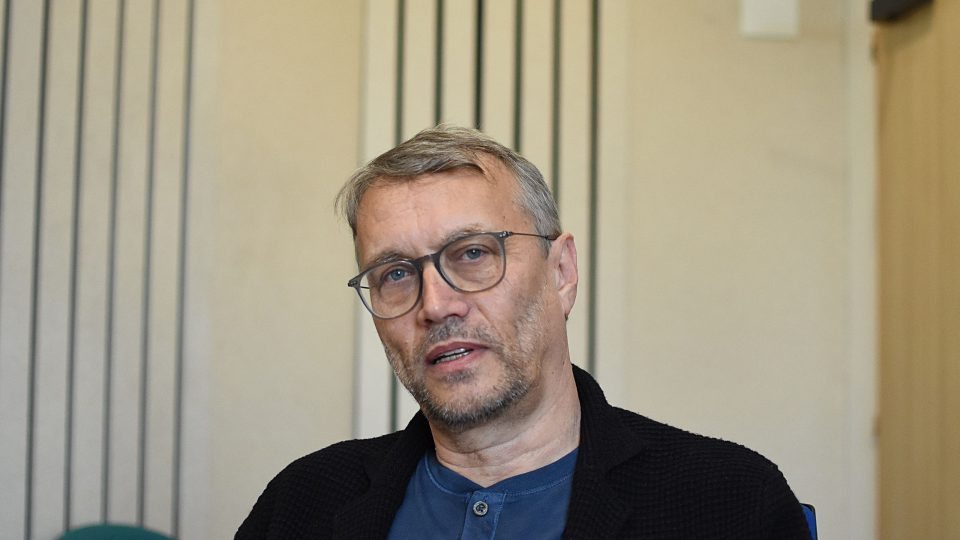 Martin Dvořák ve studiu Českého rozhlasu Hradec Králové
