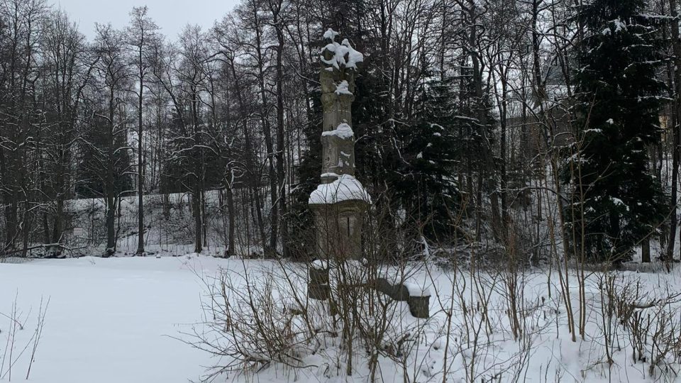 Některé drobné sakrální stavby v Bartošovicích v Orlických horách jsou v havarijním stavu