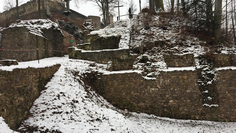 Hrad Potštejn možná v minulosti vypadal jinak, než jak se doposud uvádělo