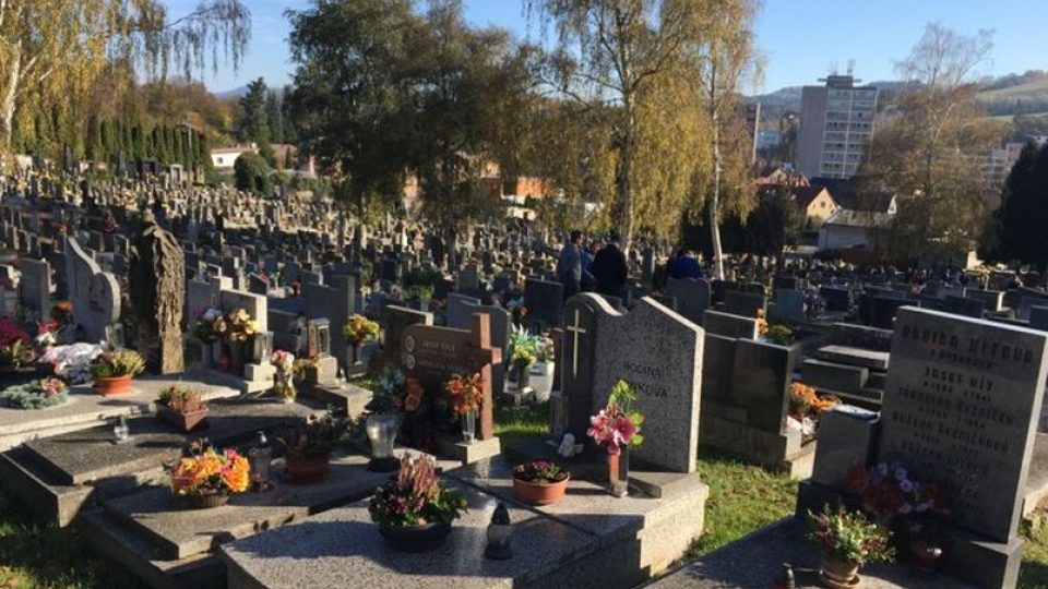 V Dušičkovém období strážníci zvyšují intenzitu kontrol hřbitovů
