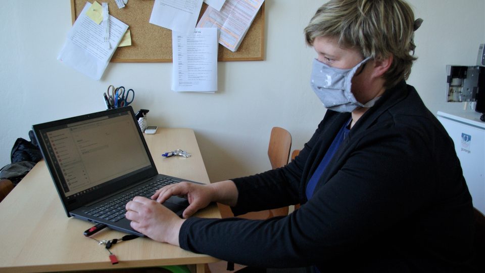Ředitelka ZŠ a MŠ v Chodovicích Lucie Nimsová rozhodla o online vzdělávání hned po uzavření škol